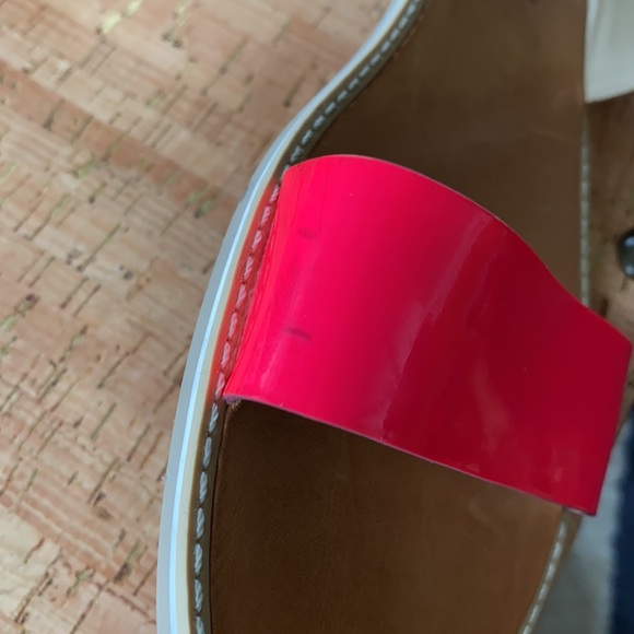 VERA WANG Vibrant Pink Flat Leather Sandal - Picture 6 of 7